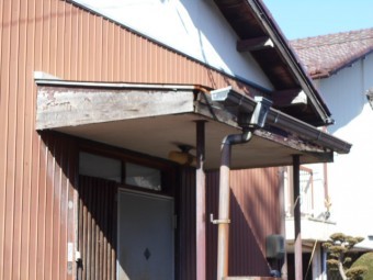 玄関屋根ち調査