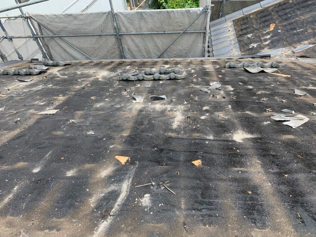 撤去後の屋根下地面