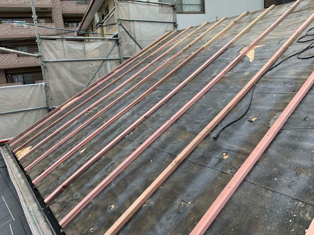 胴縁を施工した屋根下地
