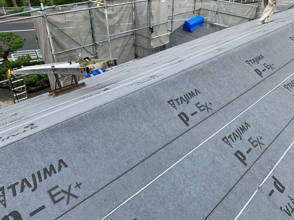 防水紙施工後の屋根面