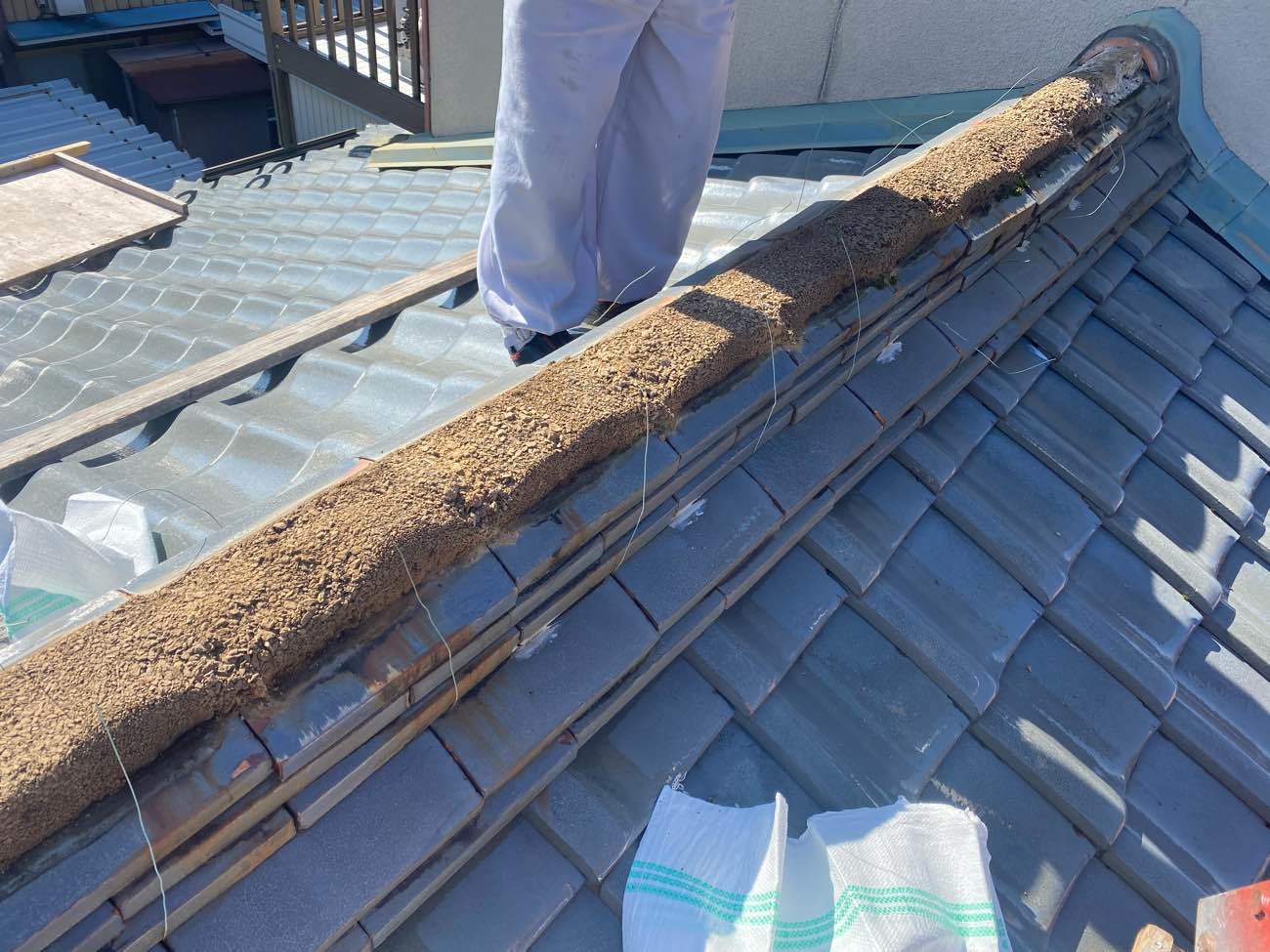 既設漆喰撤去　葺き土処分