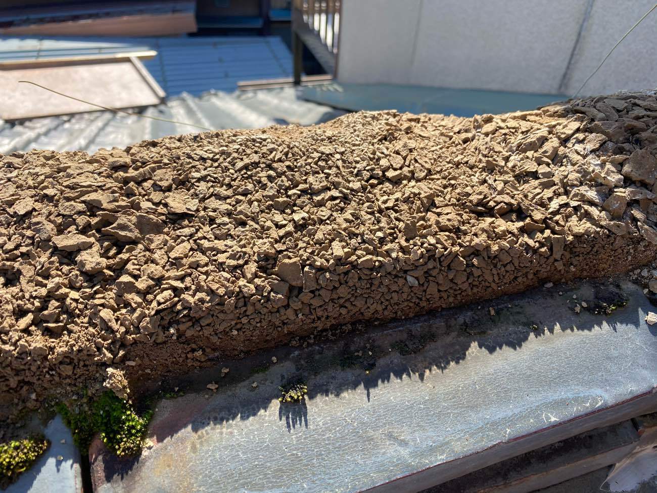 既設漆喰撤去　葺き土処分