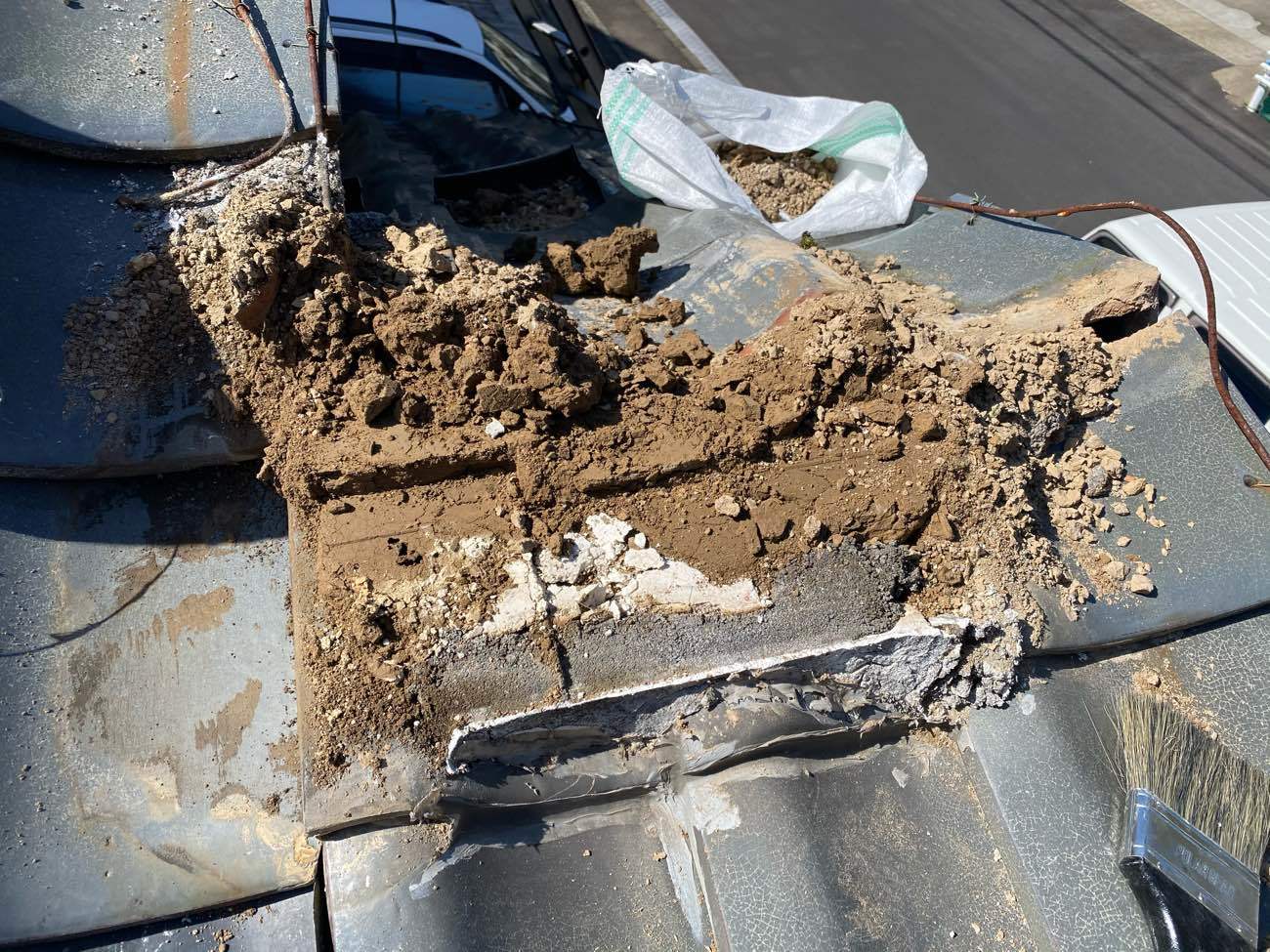 既設漆喰撤去　葺き土処分