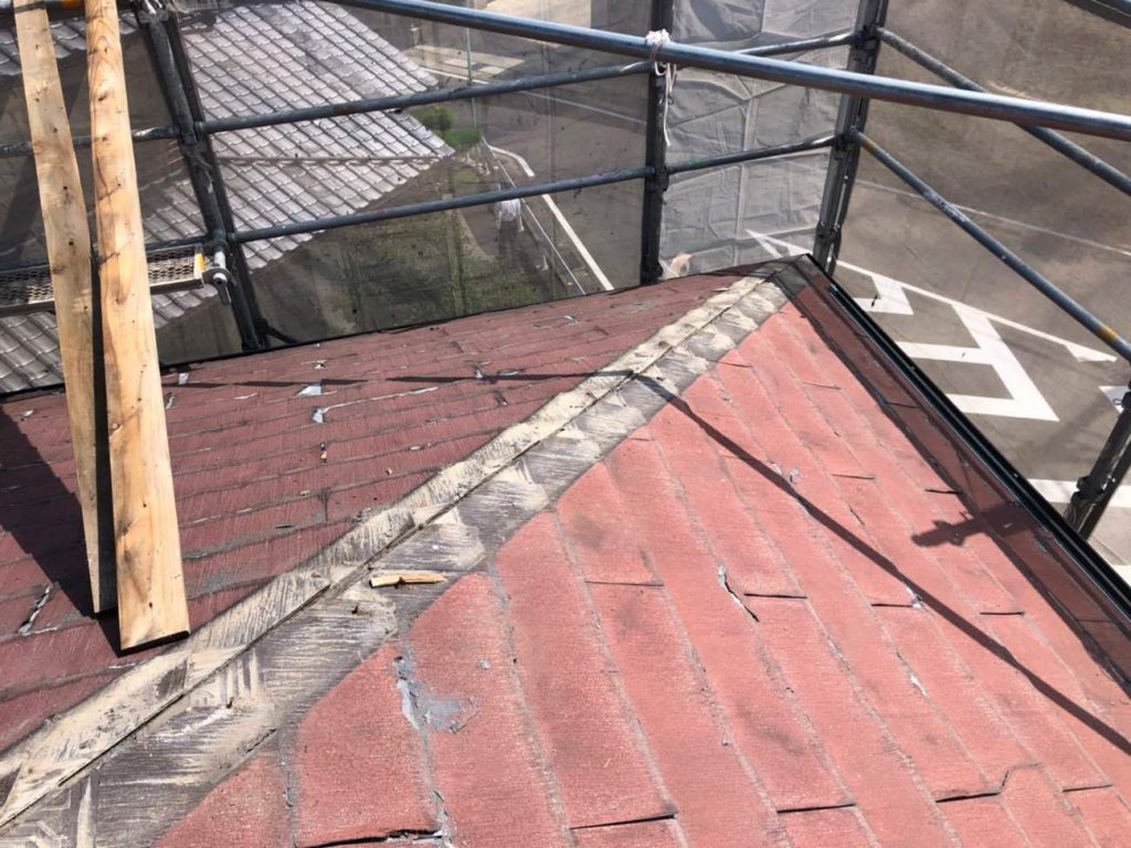 棟板金撤去後の屋根
