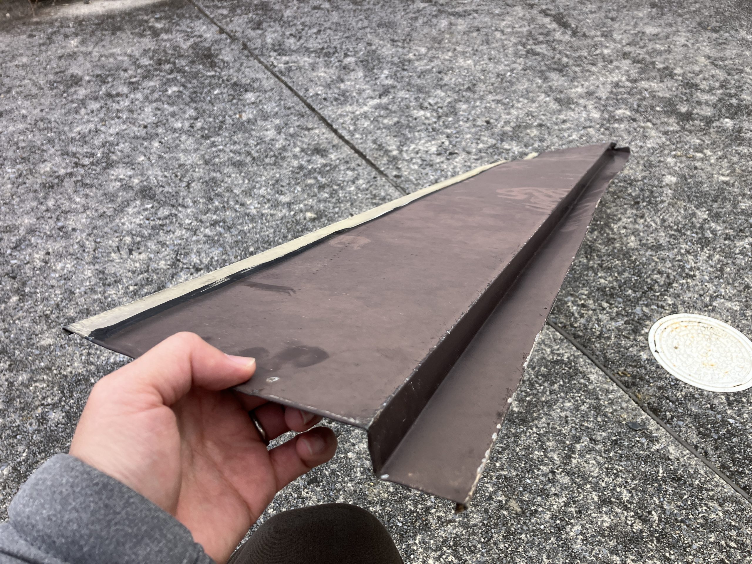 めくれた板金の折り返し形状を確認