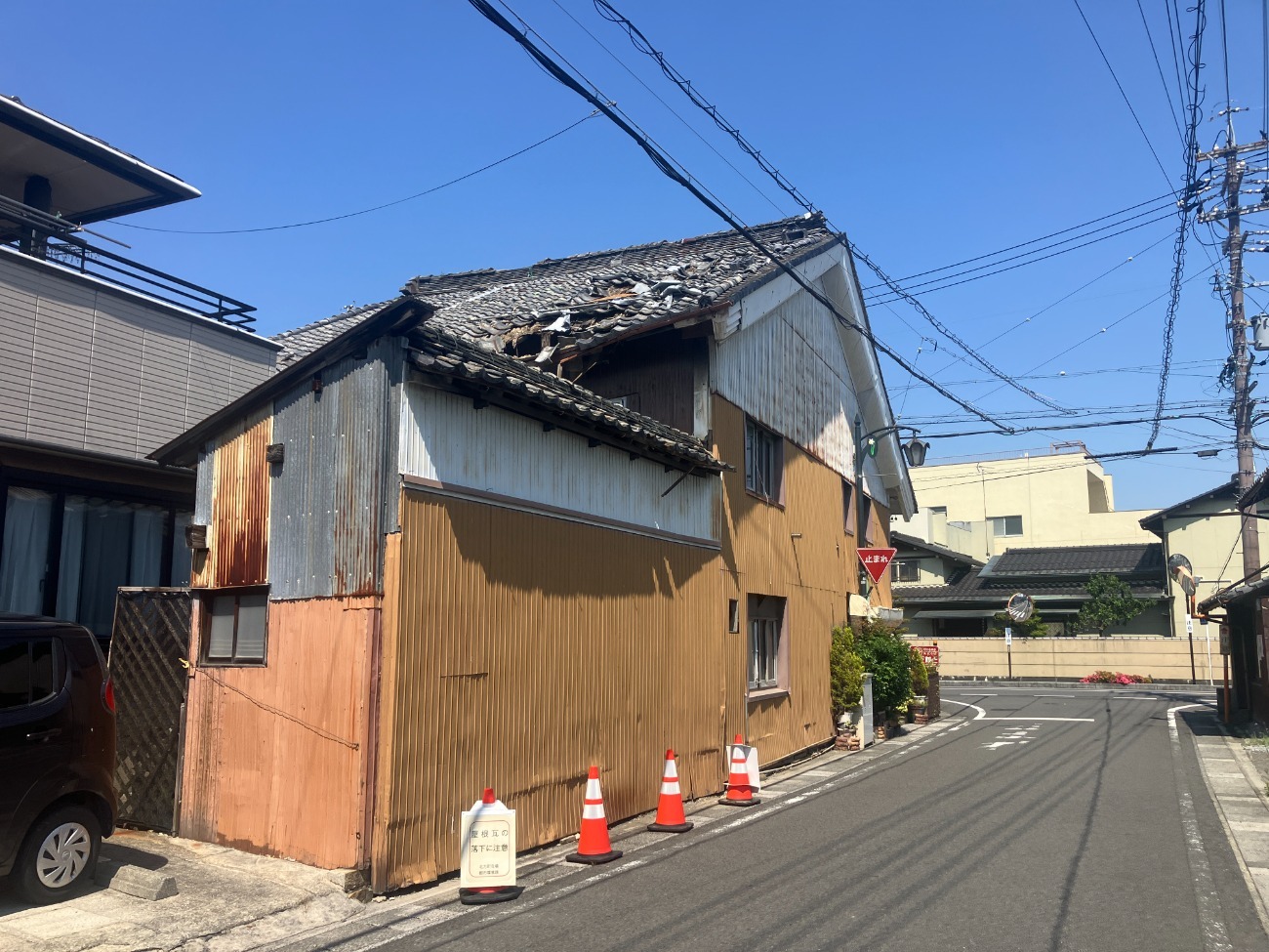屋根瓦飛散防止用ネット 取付け工事　施工前