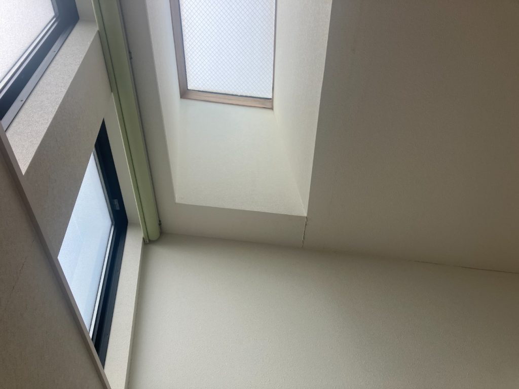 トップライト室内の雨漏り跡