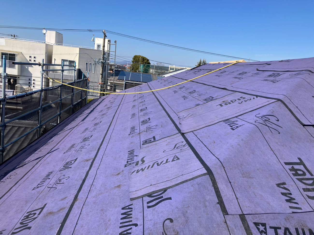 防水シート（ルーフィング）の敷設