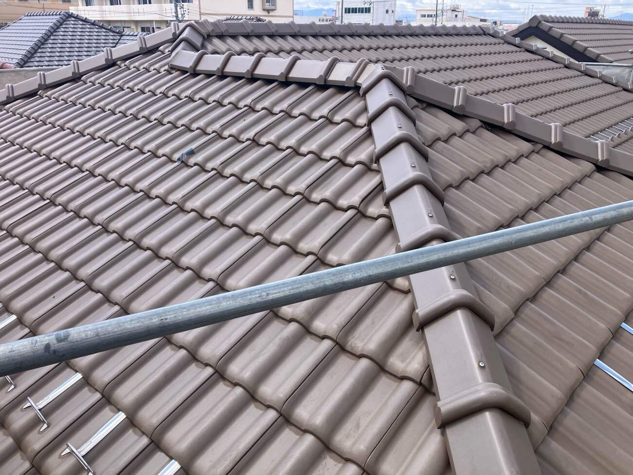 施工後：棟瓦の納まりが整い全体が引き締まった印象