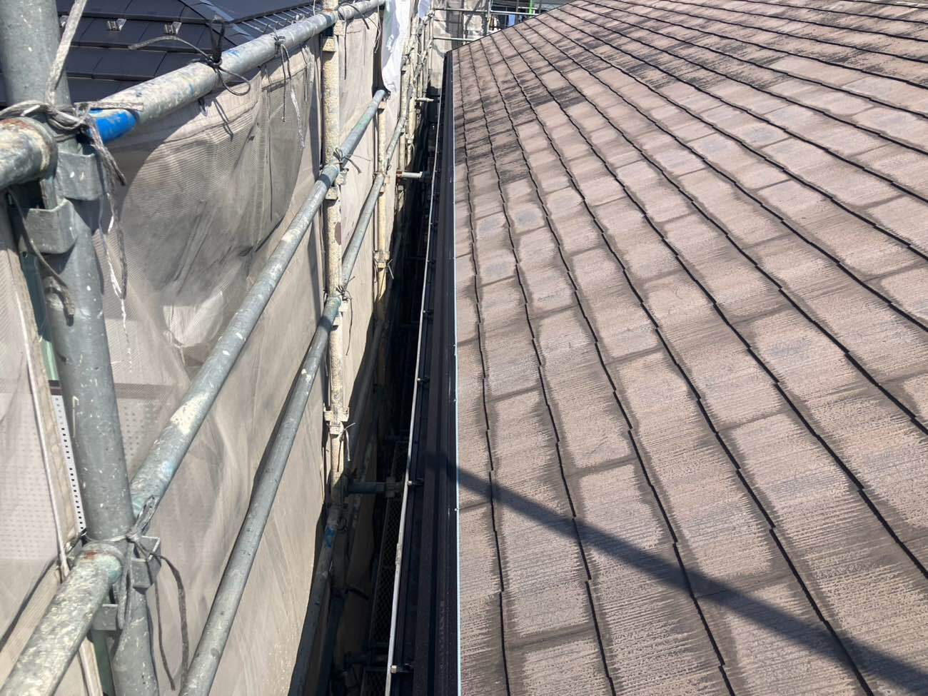 既存屋根面を活かしたカバー工法の下準備