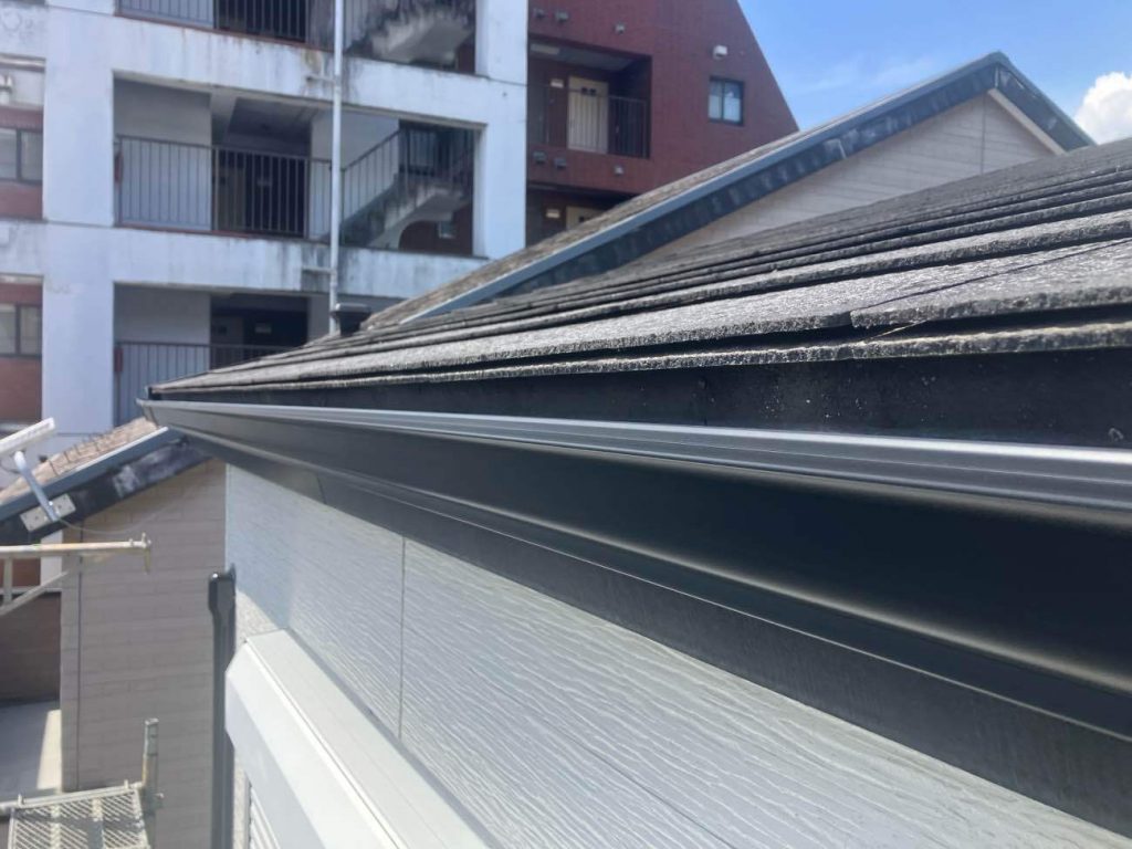 一直線に整った軒樋