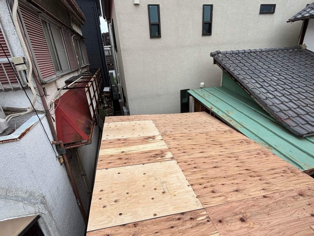 下地合板を張った屋根
