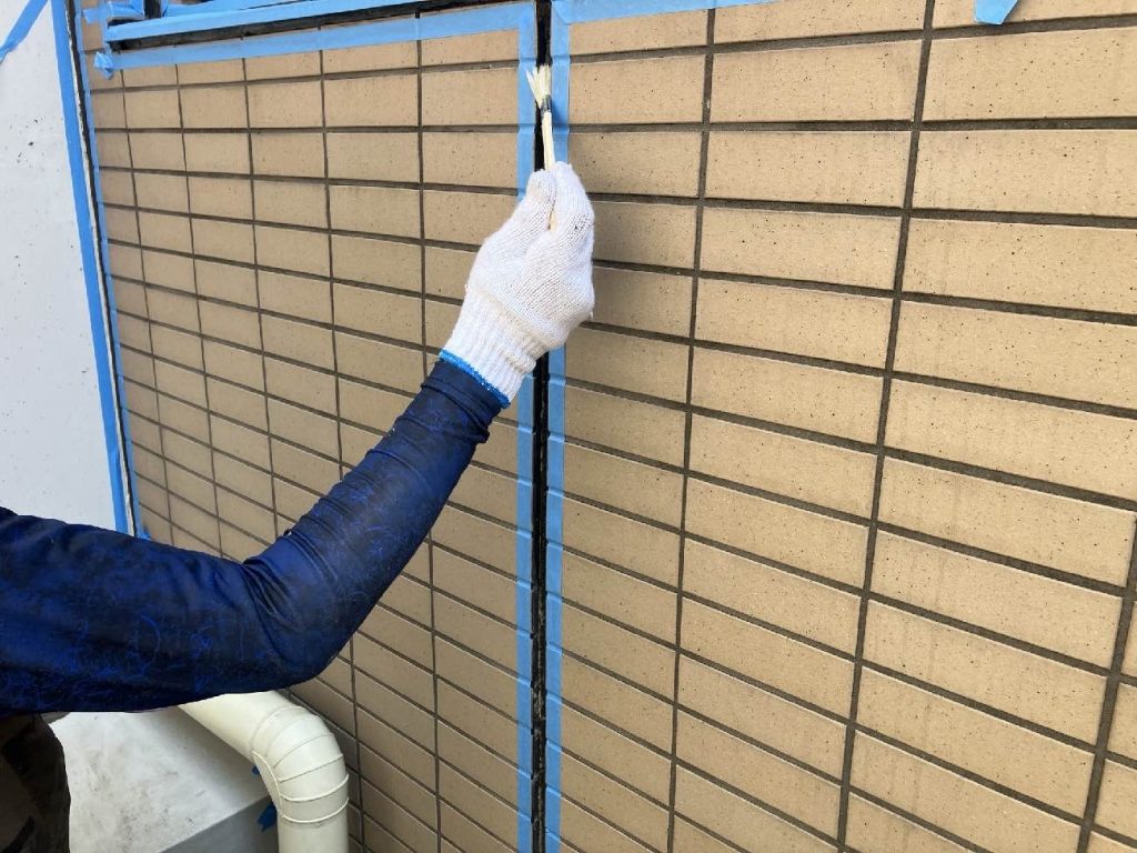 目地へのプライマー塗布