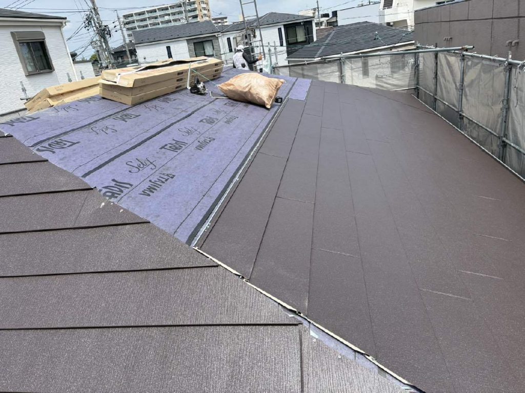 屋根本体施工中