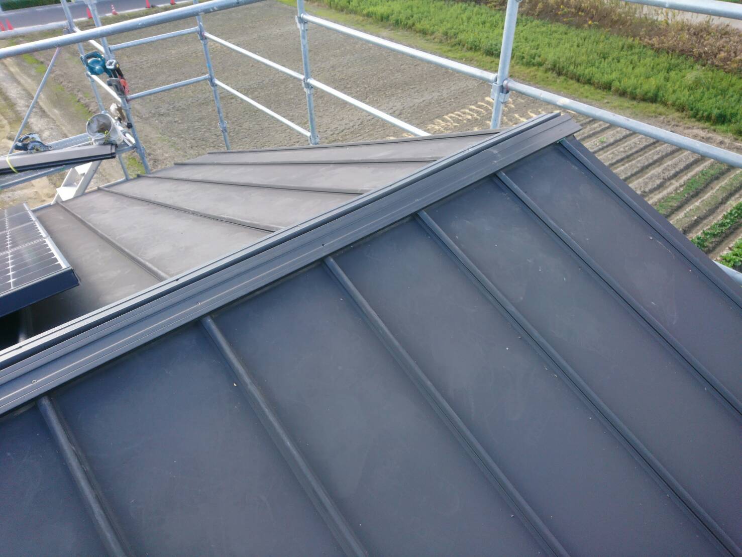 新しい貫板の設置