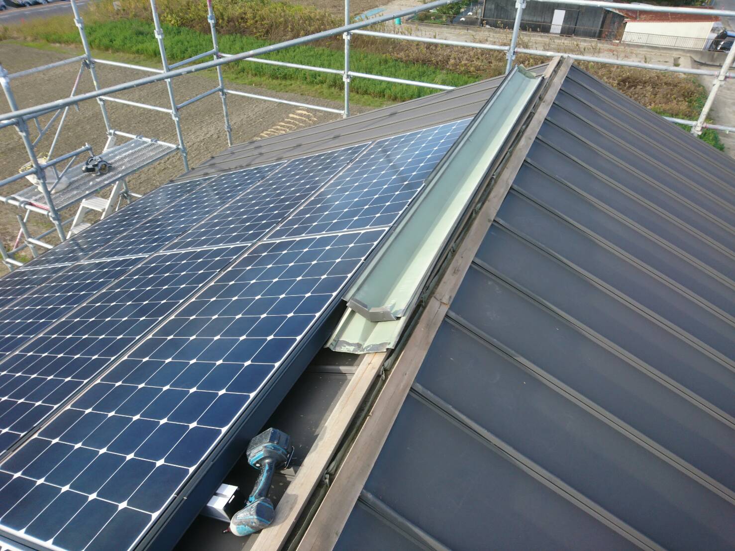 既存棟板金の撤去作業