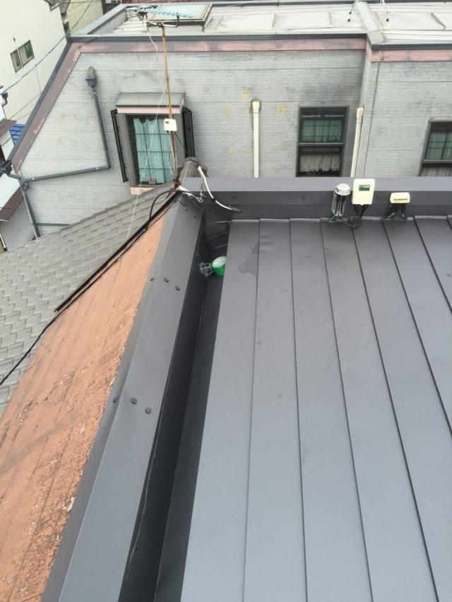 屋根ガルバリウム鋼板貼り