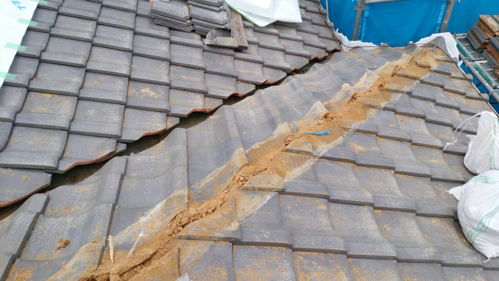 棟の積み直し作業