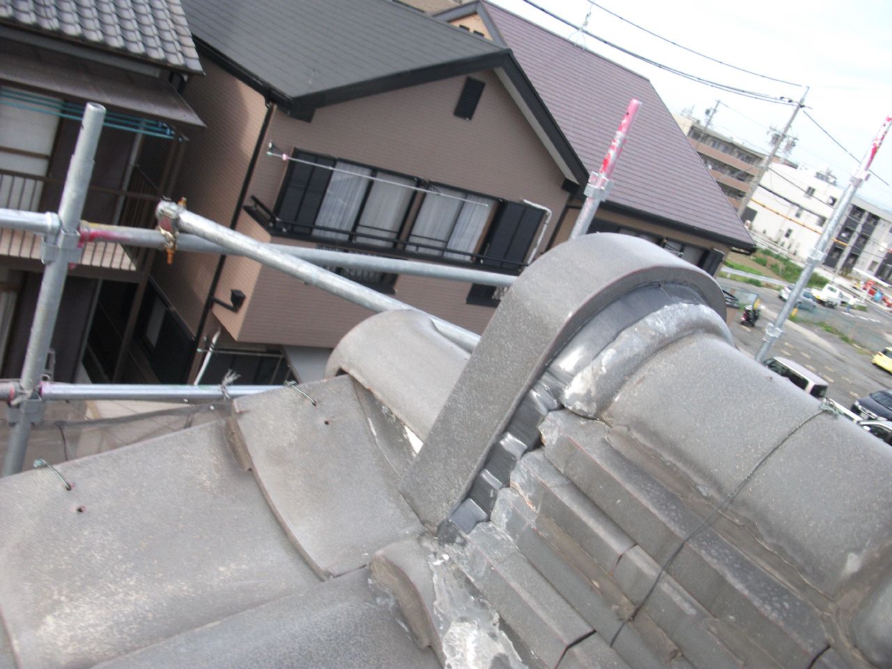 棟端部の補修と仕上げ