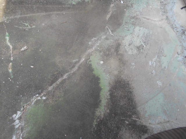 岐阜市岐南町でバルコニーの床がひび割れ、雨漏りをしていました。ウレタン防水工事を実施