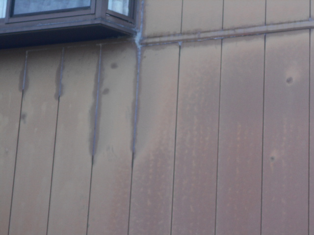 大垣市　金属サイディングのジョイント部分や窓周りの点検、変色錆び白亜化の確認
