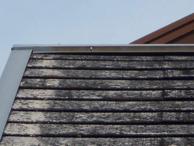 大垣市　カラーベスト屋根が色褪せ、チョーキング現象、反り浮きの症状があります。屋根無料調査