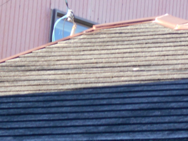 大垣市　カラーベスト屋根の表面が剝がれてザラザラの状態です。塗装出来ますか