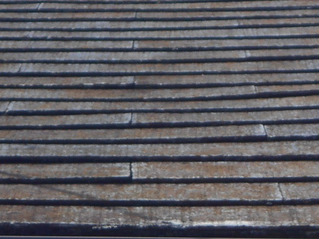 大垣市　カラーベスト屋根が波うつ形になって歩くとフカフカしています。屋根無料調査