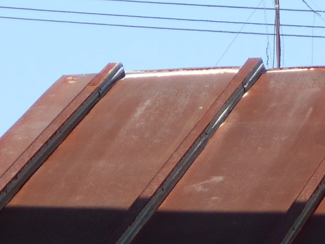 大垣市　カラートタン瓦棒屋根が錆び錆の状態です。雨漏りがしないか心配です。屋根無料調査