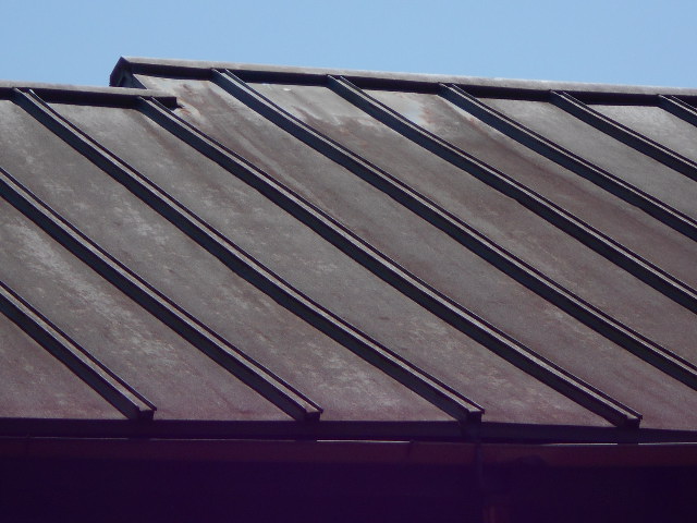 大垣市　カラートタン瓦棒屋根が色褪せて見栄えが悪い。屋根無料調査
