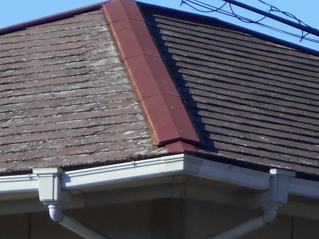 大垣市　カラーベスト屋根の表面がべろべろに剥がれています。屋根無料調査