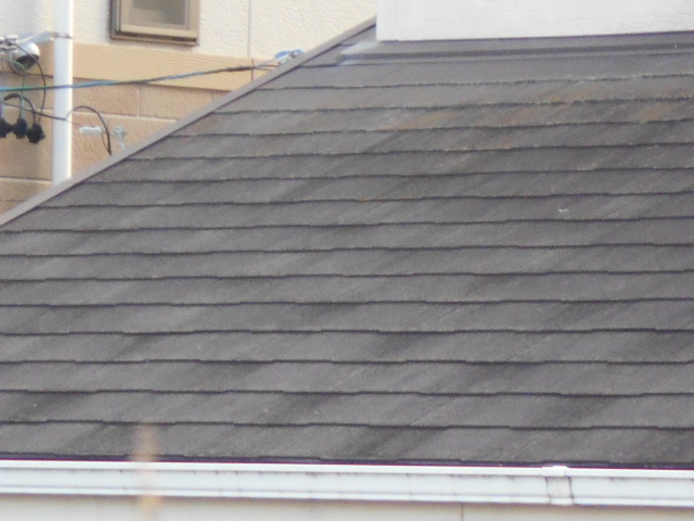 大垣市　カラーベスト屋根の表面が剥がれて素地が出ています。屋根無料調査
