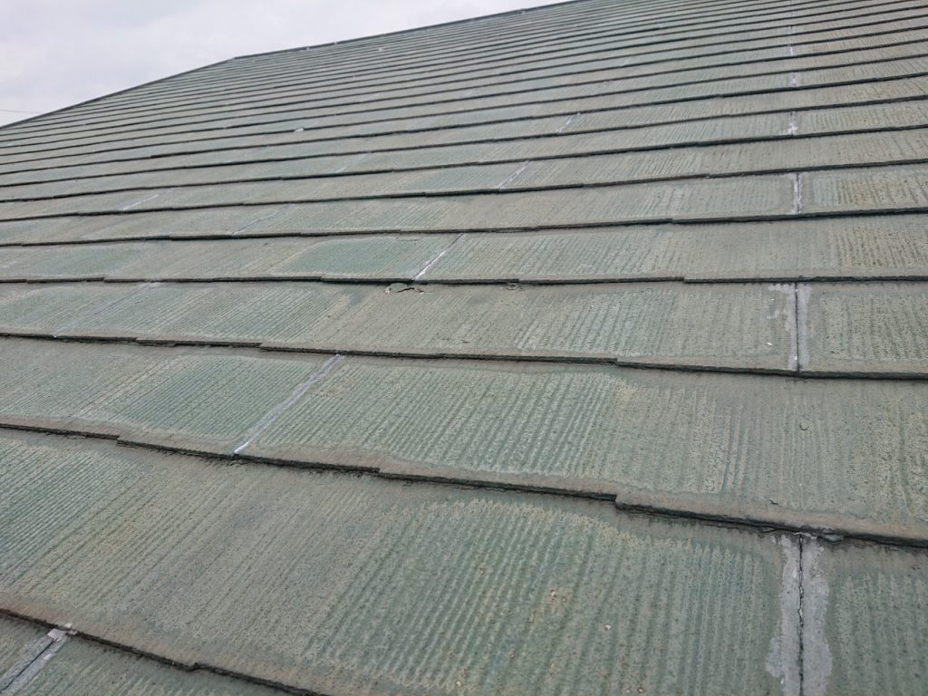 浮きが見える屋根面