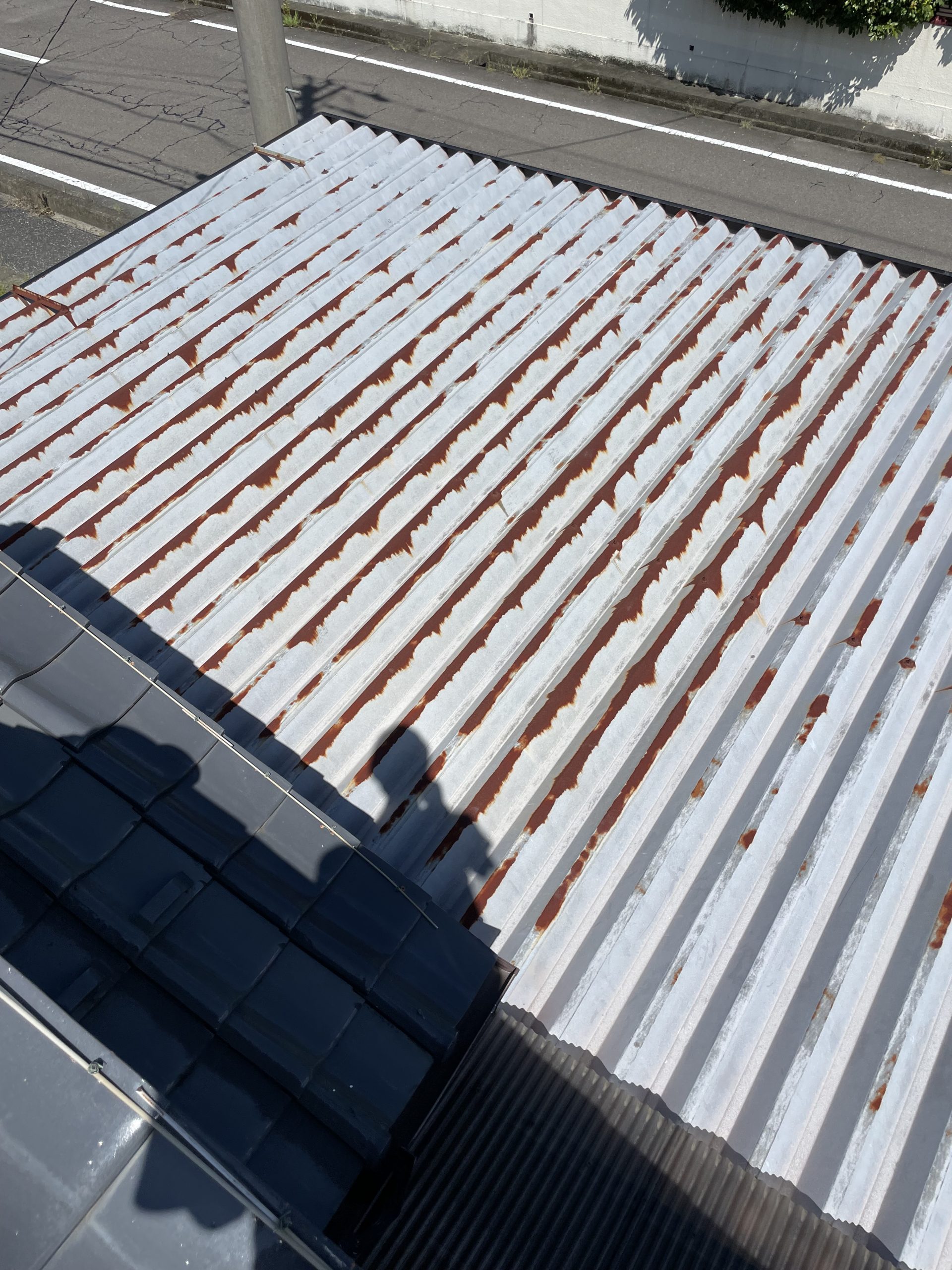 岐阜市　駐車場の屋根を塗装見積りしてほしいとお問い合わせがありました
