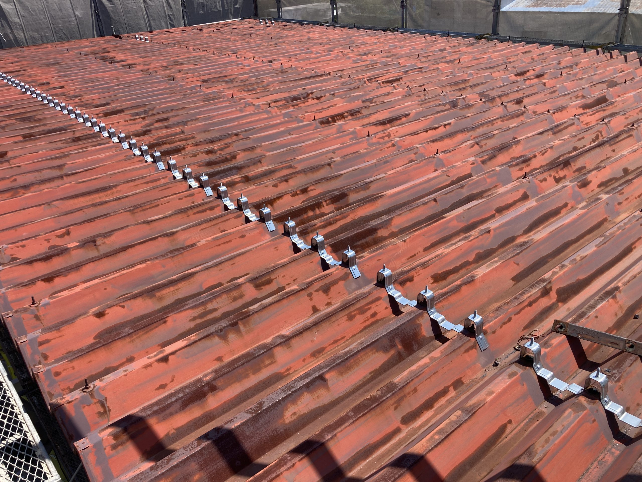 折板屋根カバー工法