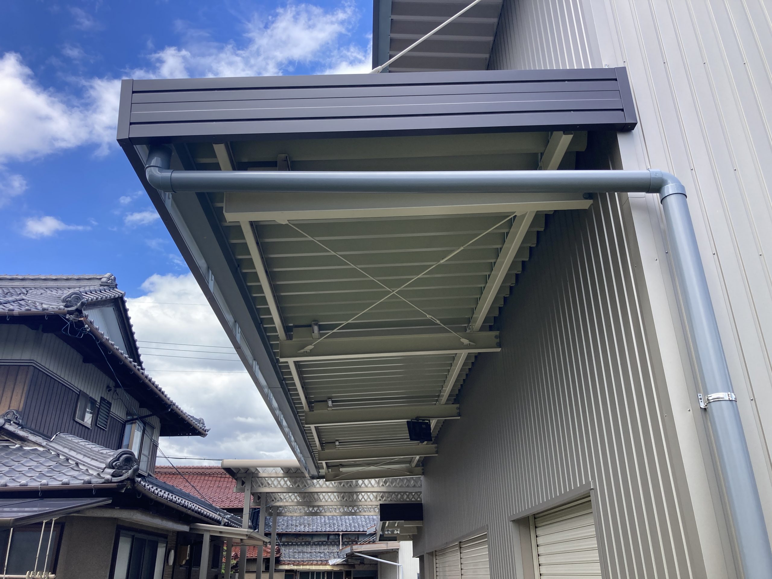 屋根外壁カバー工法　庇延長