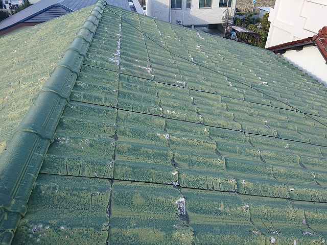 各務原市で劣化したスレート屋根の補修で屋根カバー工事の見積り調査