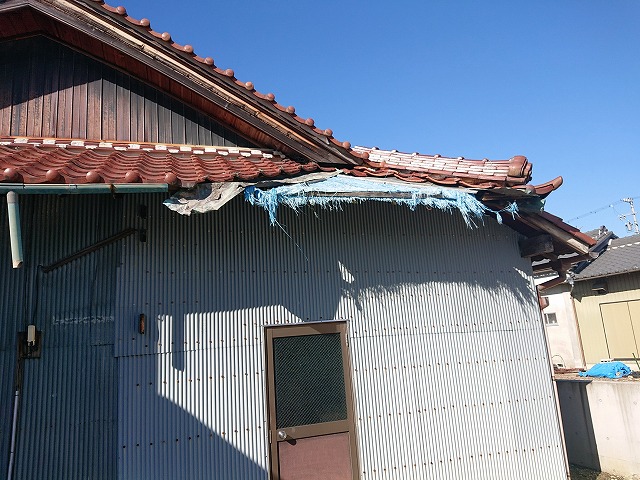 空き家の屋根