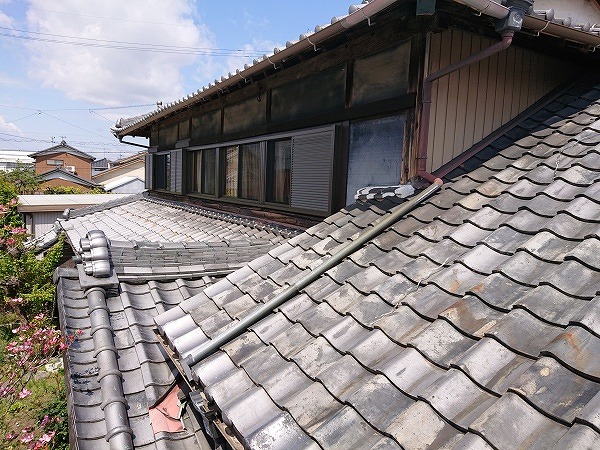 古い瓦屋根