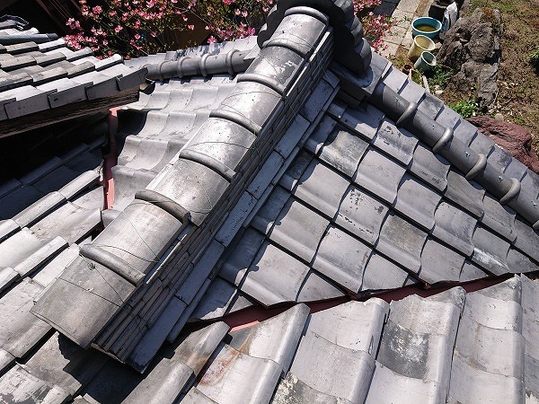 瓦屋根の谷板金