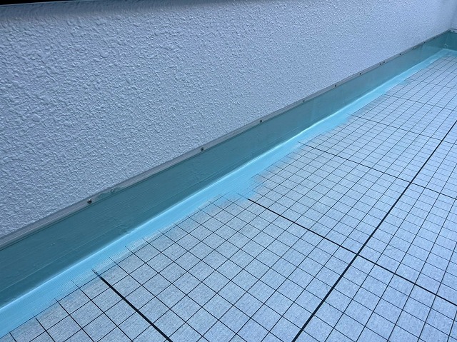 立ち上がり部分のウレタン樹脂塗布完了