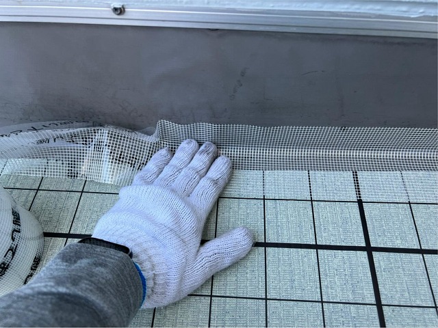 岐阜市でウレタン防水の塗布、立ち上がりに専用の塗材を使用し信頼性向上