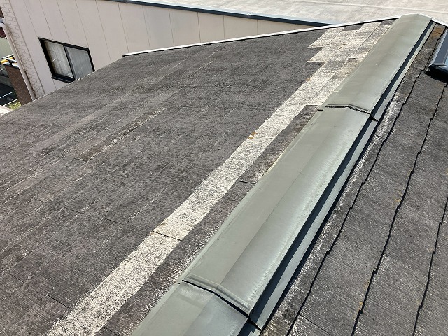 劣化している棟板金