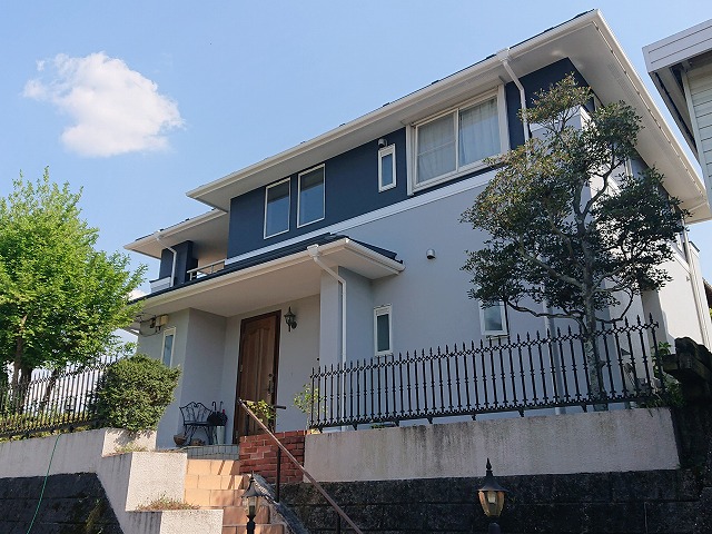 岐阜市で屋根カバー工事、下屋根を施工では足場の架け替えや壁との取り合い部分に注意