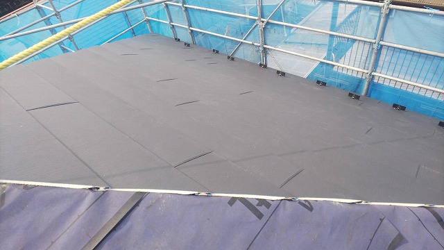 防水シートの上から新しい屋根材