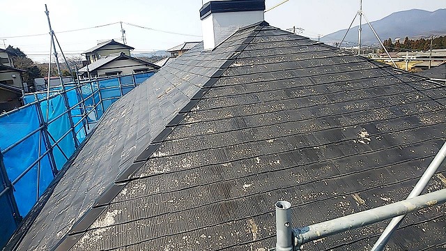 岐阜市でスレート屋根のカバー工事で邪魔になる棟板金や雪止め金物を撤去