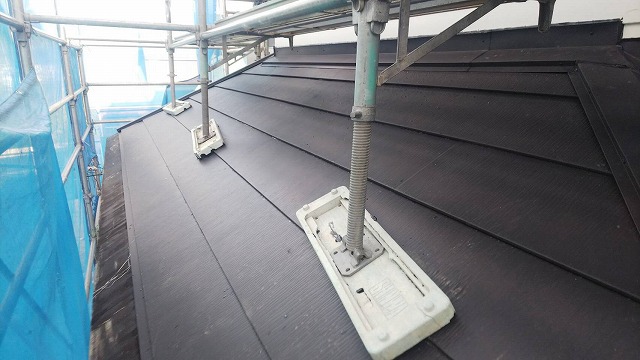 下屋の上にも足場を設置