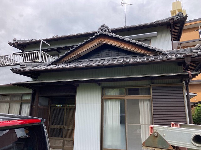 岐阜市で瓦屋根の定期点検、過去に発生した雨漏りの経過も確認しました