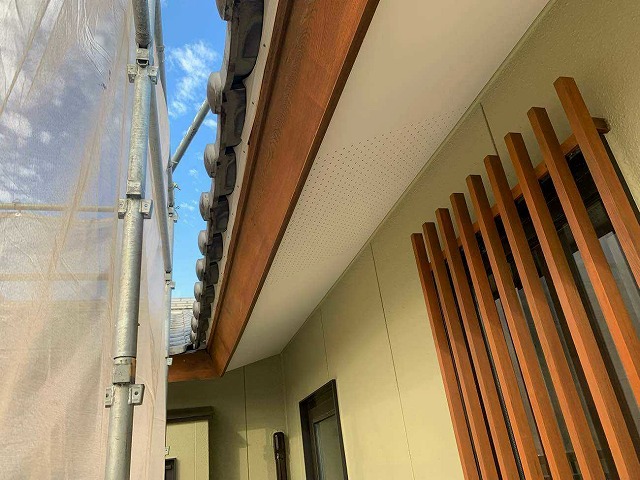雨樋を撤去した軒先