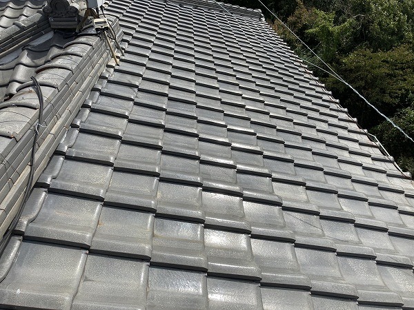 岐阜市で瓦屋根のアフターフォロー、瓦の劣化やズレ・浮き、谷板金や雨樋の状態を確認